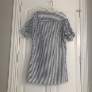 Full collar on one shoulder with smaller on side with zipper.